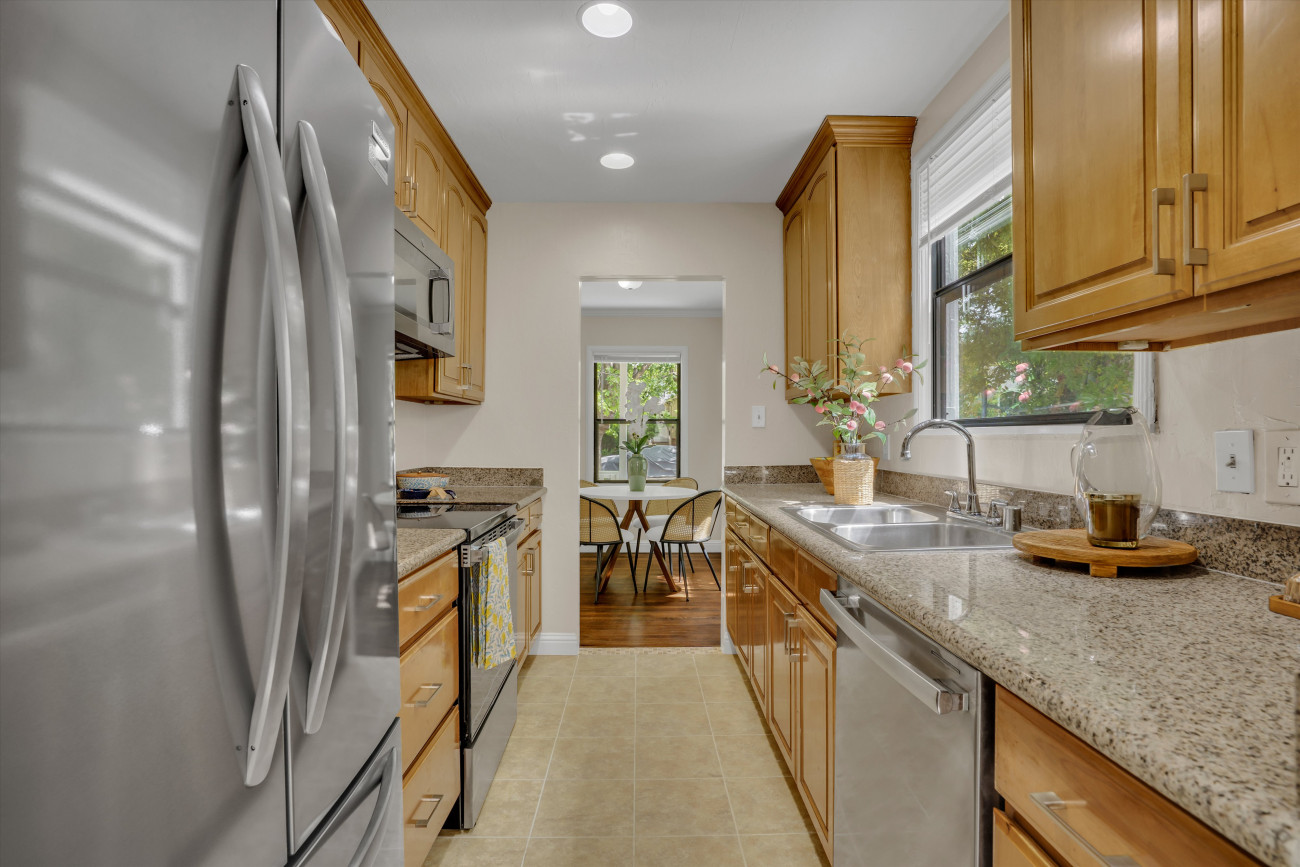 10-561 Cedar st-10.jpg